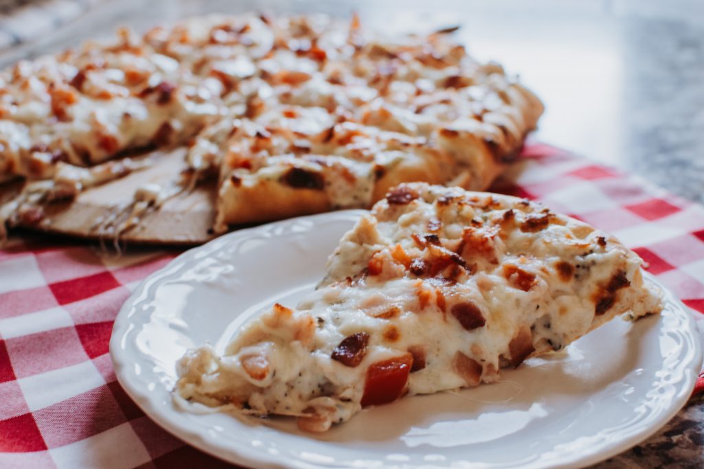 Bacon, Chicken, and Tomato Pizza (with White Sauce)